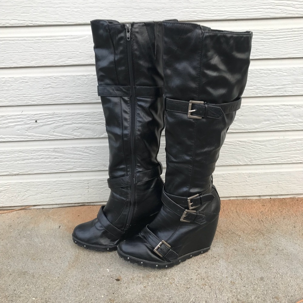 Black buckle boots
